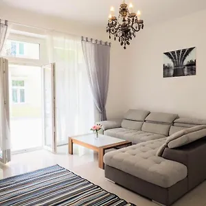 Schoenbrunn - Contactless 24h Check-in شقة