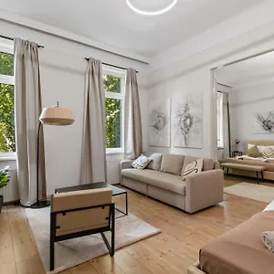 Stylish Apartment, Next To Schloss Belvedere Apartment
